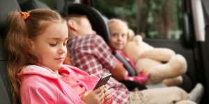 Telefoni v francoskih šolah povsem prepovedani. Kaj pa v Sloveniji?