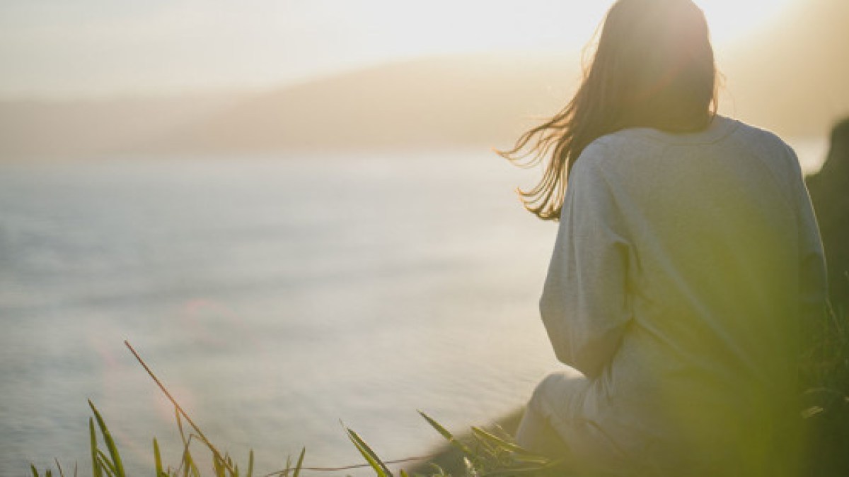 web3-sunset-girl-peace-freedom-mental-health-artem-kovalev-unsplash