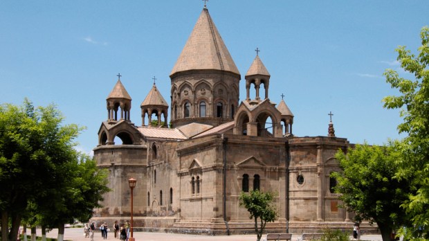 web-cathedral-etchmiadzin-armenia-catholic-c2a9-areg-amirkhanian-cc