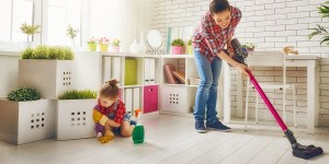 5 navad za čist in pospravljen dom z majhnimi otroki