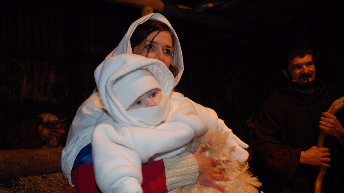 WEB3 LIVING NATIVITY SCENE MARY JESUS TATJANA SPLICHAL DRUŽINA