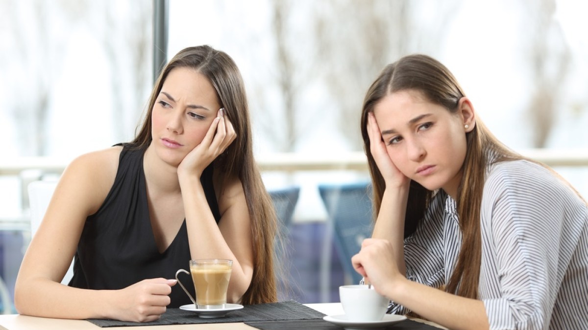 WEB3-WOMEN-TALKING-RELATION-CONVERSATION-Shutterstock