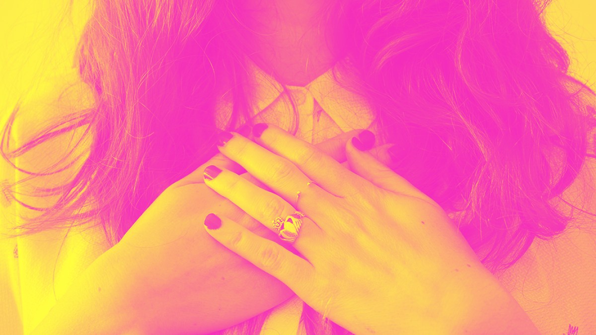 WOMAN