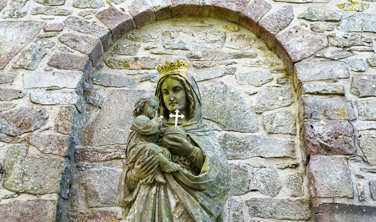 Mary and Jesus statue