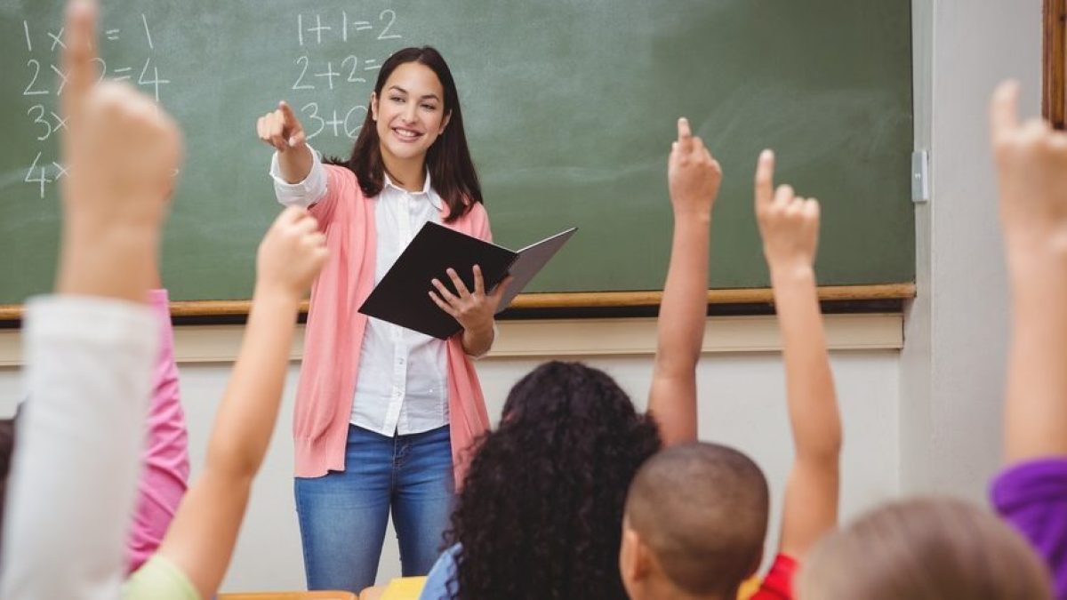 web3-teacher-classroom-clothes-dress-code-shutterstock-e1557223232449.jpg