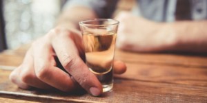 Imenovati pomeni obvladati. Tudi pri alkoholu