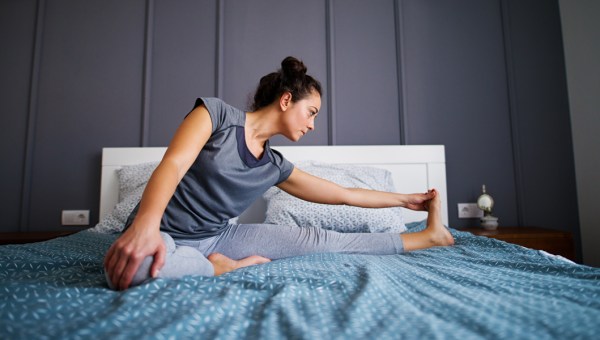 WOMAN,EXERCISE,BED