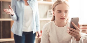 Kako otrokom pomagati, da bodo preživeli kulturo všečkanja