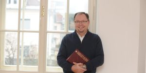 Kaj se zgodi, ko iz ega, strahov in večvrednosti naredim lažnega Boga?