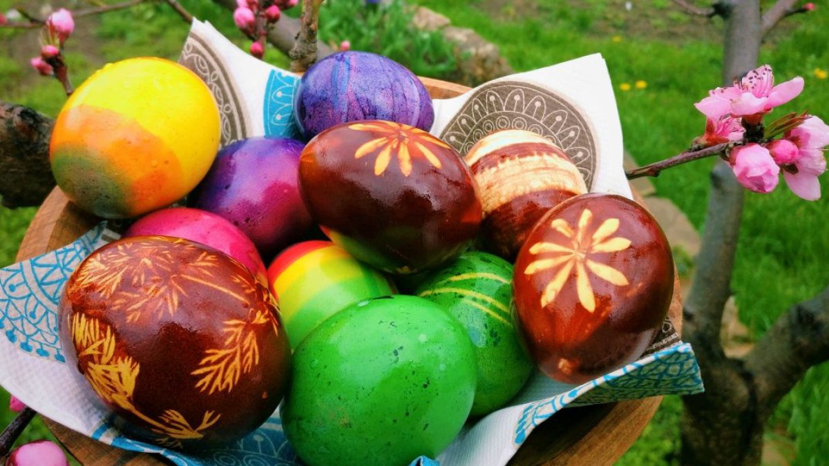 EASTER EGGS