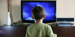 Otroci in gledanje televizije: razlogi za in proti