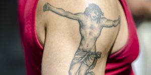 Ali Sveto pismo res prepoveduje tatuje?