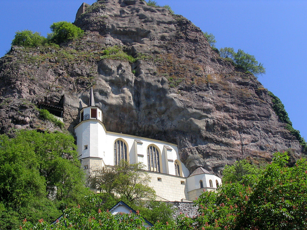 WEB MOUNTAINSIDE MOUNTAIN CHURCH CRAAG CHAPEL IN THE ROCKS FELSENKIRCHE IDAR OBERSTEIN Mduesi CC BY-SA 2.0