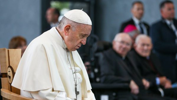 POPE FRANCIS,MMWMOF,PRAYING