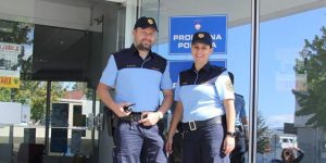 Pogumna dolenjska policista dojenčku rešila življenje: V otročičku sem videla svojo hčerko