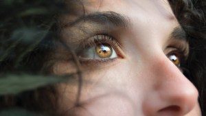 WOMAN,EYES,LOOKING