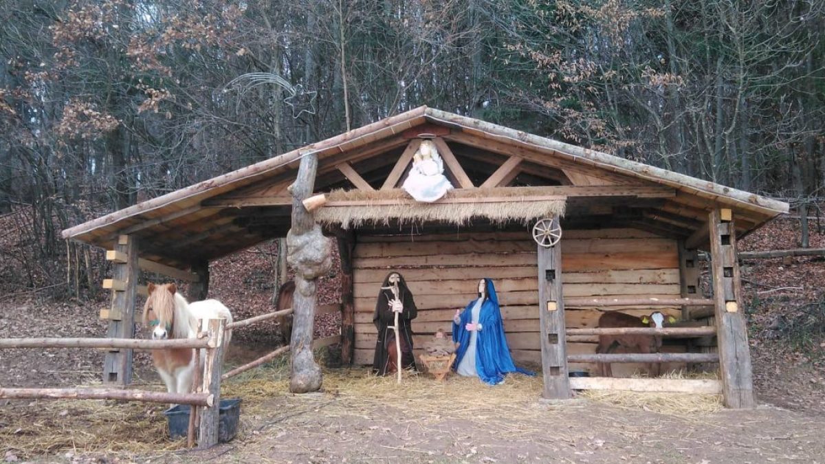 NATIVITY SCENE