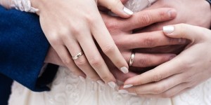 Ste vedeli, da ima poročni prstan eksorcistično moč?