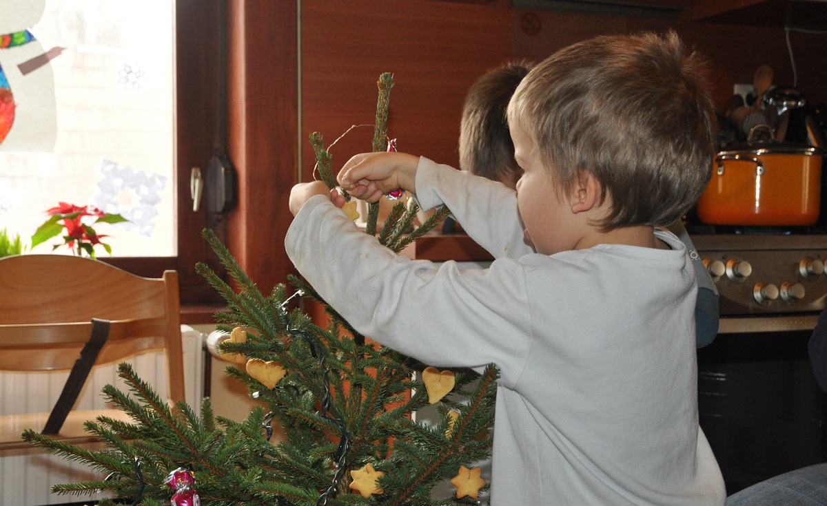 web3-CHILD-HOLIDAYS-TREE-CHRISTMAS-ADVENT