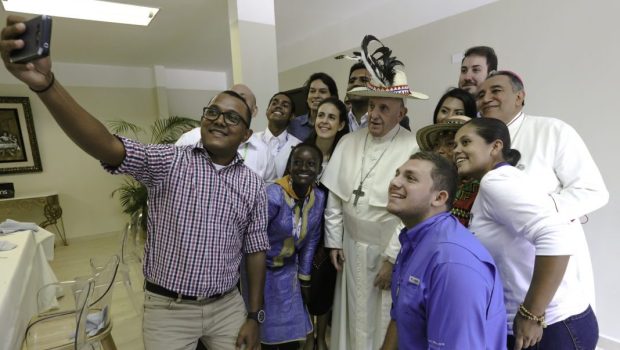 KOLACJA PAPIEŻA FRANCISZKA Z MŁODYMI