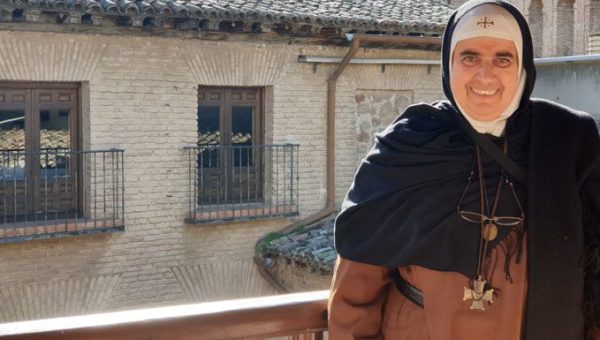 AGNES MARIAM DE LA CRUZ