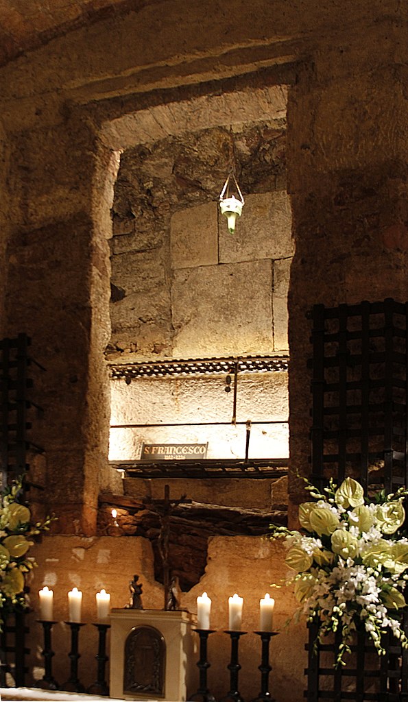 Tomb_of_Saint_Francis_-_Basilica_di_San_Francesco_-_Assisi_2016