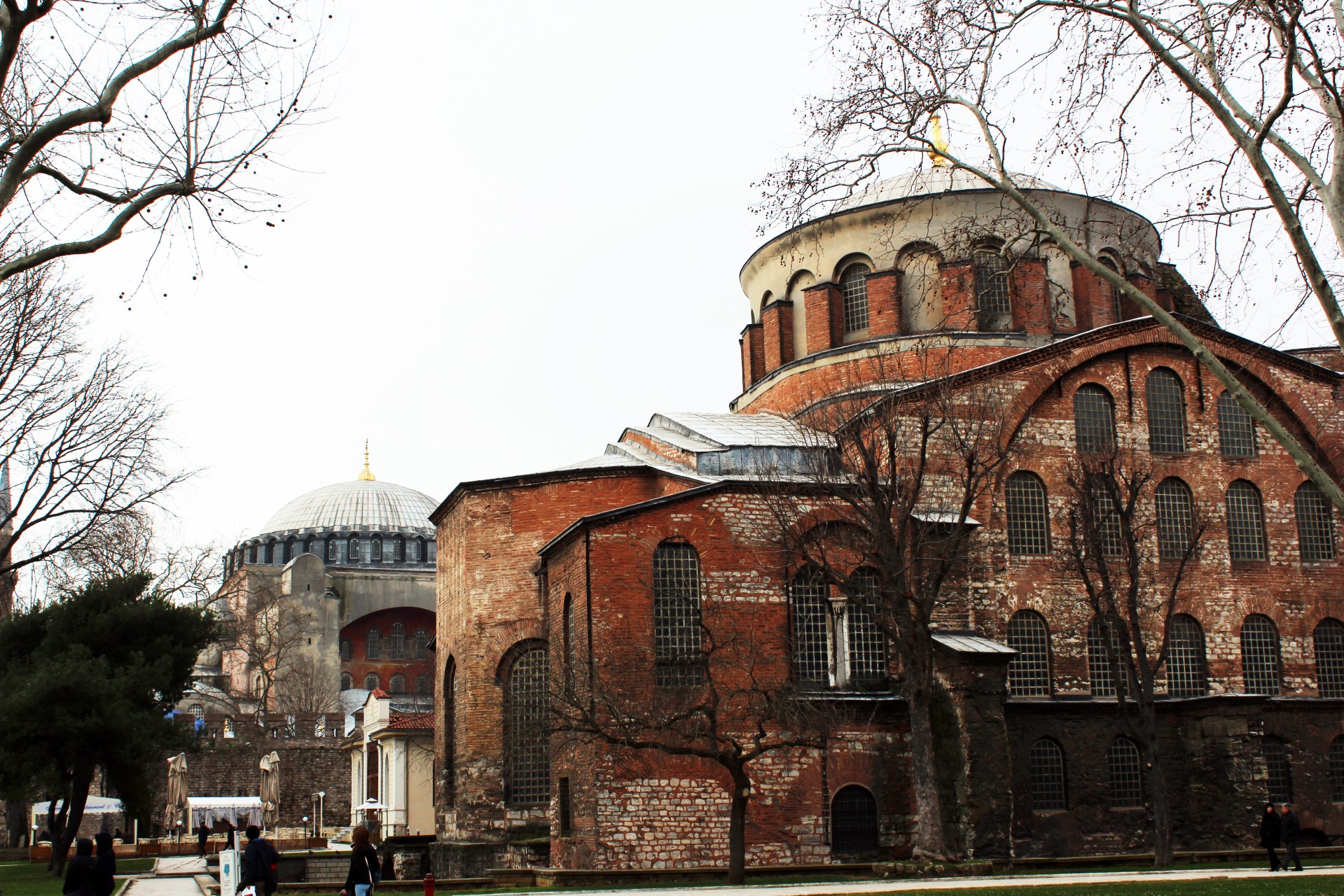 hagia_irene_with_hagia_sophia_at_the_back_c4b0stanbul.jpg