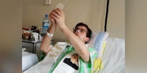 Blagoslov z onkološkega oddelka: novomašnik obhajal svoje prvo bogoslužje