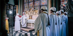 V stolnici Notre Dame so obhajali prvo bogoslužje po požaru