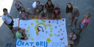 Družina, ki je na oratorij &#8220;poslala&#8221; mamo in pet otrok