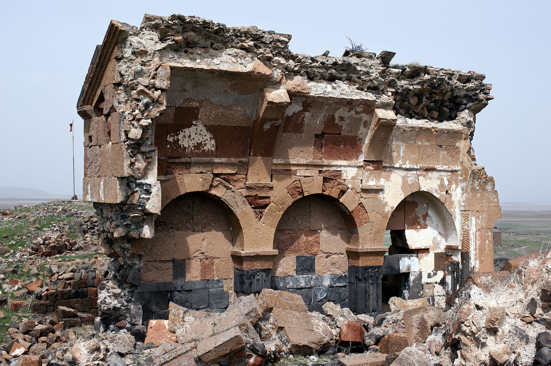 20110419_ruins_in_citadel_ani_turkey_2.jpg