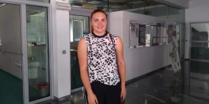 “Ko nekateri slišijo, da sem gluha, z mano začnejo govoriti v angleščini”