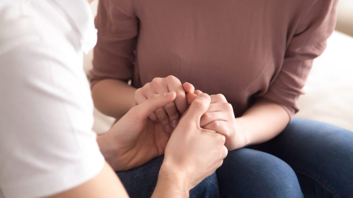 web-therapy-hands-help-shutterstock_630815543-fizkes.jpg