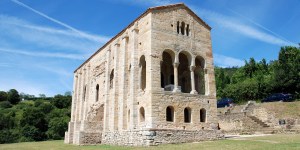 Ta cerkev iz 9. stoletja je eden najlepših primerov predromanske arhitekture