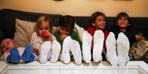 S težavo razvrščate nogavice svojih otrok? Ta trik lahko pomaga