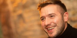 Župnik Martin: &#8220;Tudi mene kdaj &#8216;šimfajo'&#8221;