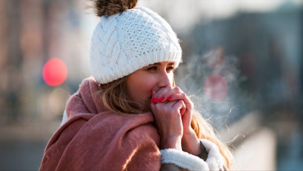 Femme dans le froid