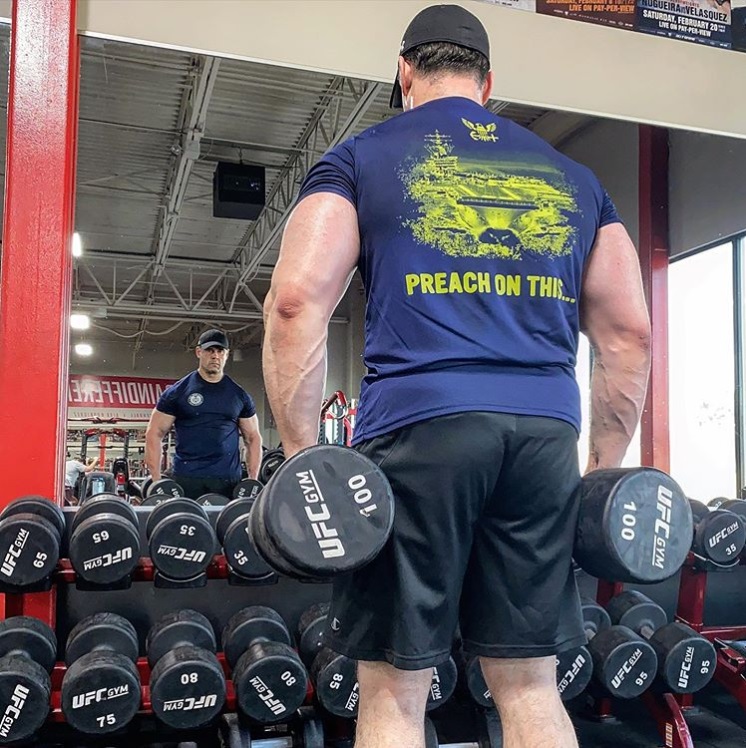 web-gym-dumbells-heavy-lift-fathercapo-instagram-fairuse.jpg