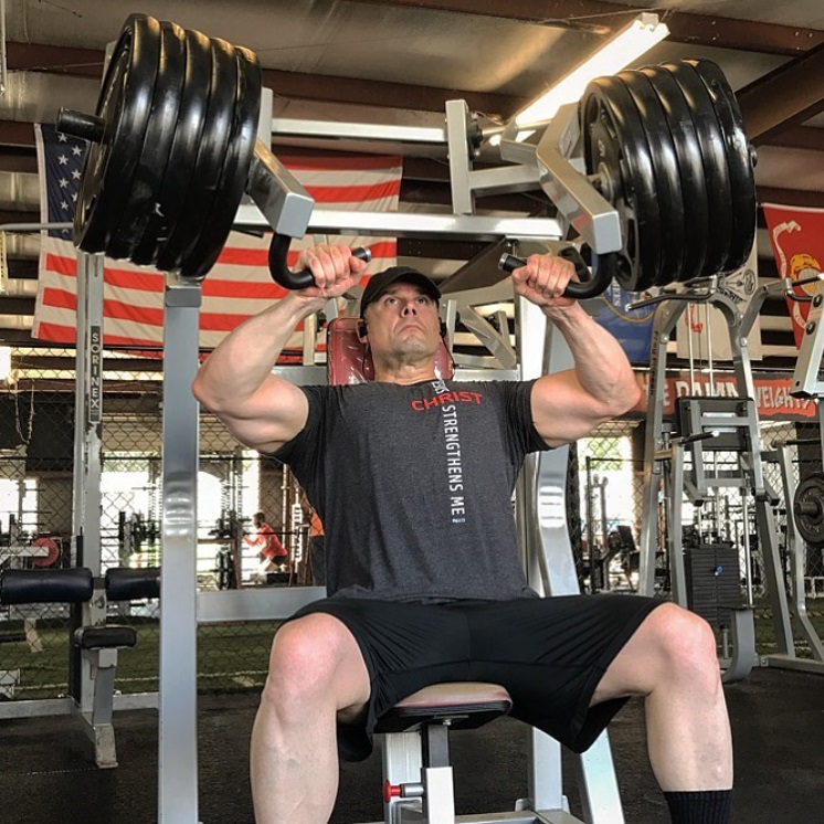 web-gym-inclined-bench-heavy-lift-fathercapo-instagram-fairuse.jpg