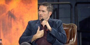 Pesem, ki je igralcu lajšala bolečine med napornim snemanjem Kristusovega pasijona