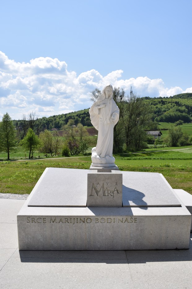 STATUE-MARY