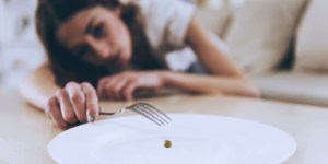 Kako prepoznati problem anoreksije pri mladostnicah?