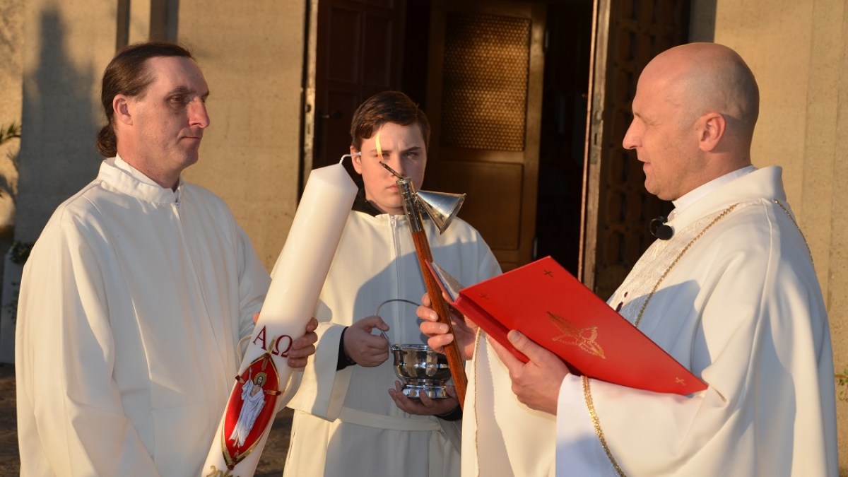 web3-vigil-candle-mass-priest-karlo-smodic5a1.jpg