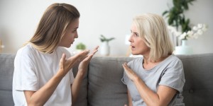 Kaj storiti, ko se ne strinjate z življenjskimi odločitvami svojih odraščajočih otrok