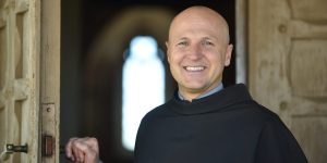 Kako je fizioterapevt in vaditelj aerobike postal župnik