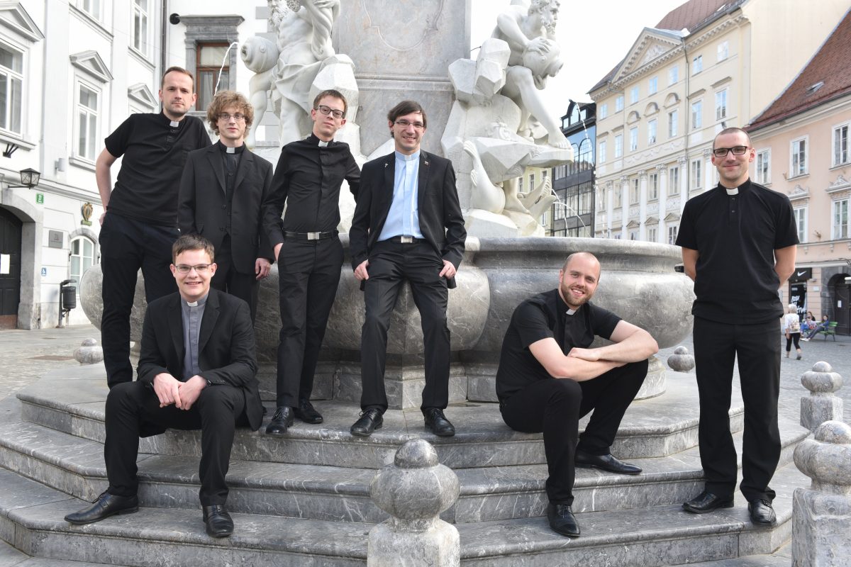 {"rendered":"Novoma\u0161niki v \u0161tevilkah"}