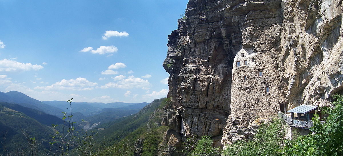 WEB-HERMITAGE-ST-SAVA-ROAD-MOUNTAIN-CANYON-VIEW-LEGOBDG-CC-BY-SA-3.0.jpg