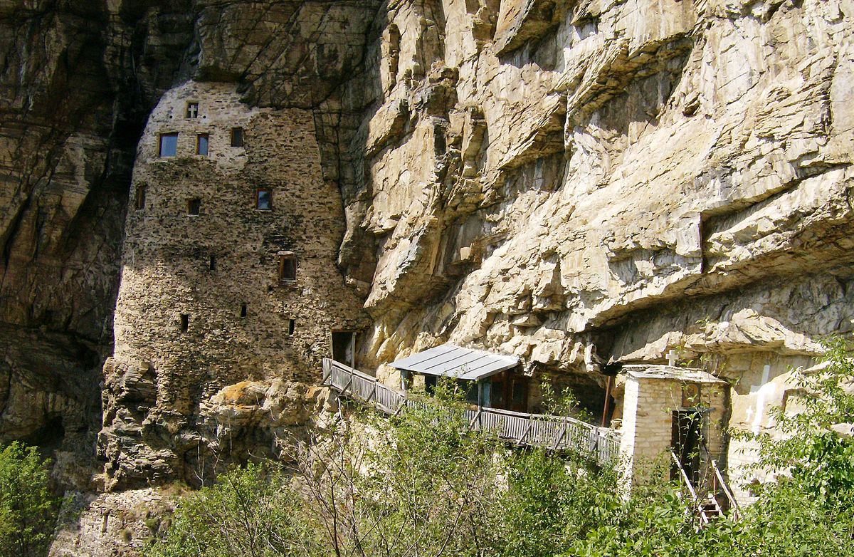 WEB-HERMITAGE-ST-SAVA-ROAD-MOUNTAIN-SIDE-CLOSER-ZOKREMA-CC-BY-SA-3.0.jpg
