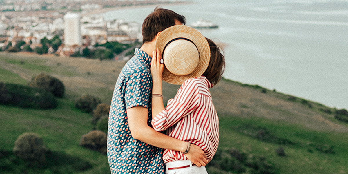 WEB3-WOMAN-MAN-COUPLE-LOVE-HUG-KISS-AFFECTION-Pexels.jpg