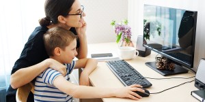 Kako ohranjati stik z izobraževanjem svojih otrok